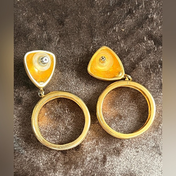 Large Runway 80s Vintage gold tone Clip-on drop hoop Earrings - Picture 4 of 4